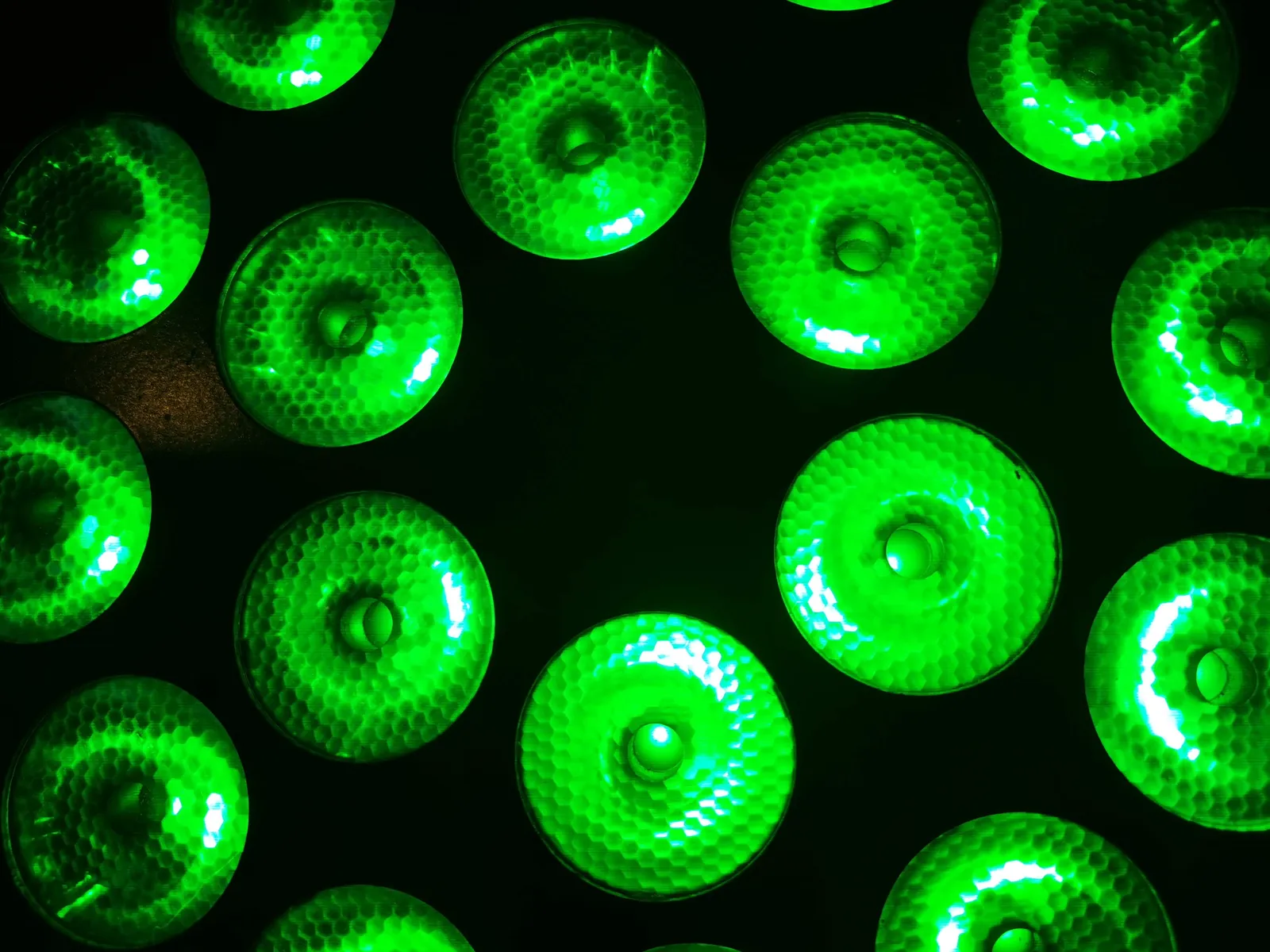 Discos verdes I: fotografía artística de composición de color y textura, serie Color y forma, por Robert Díaz