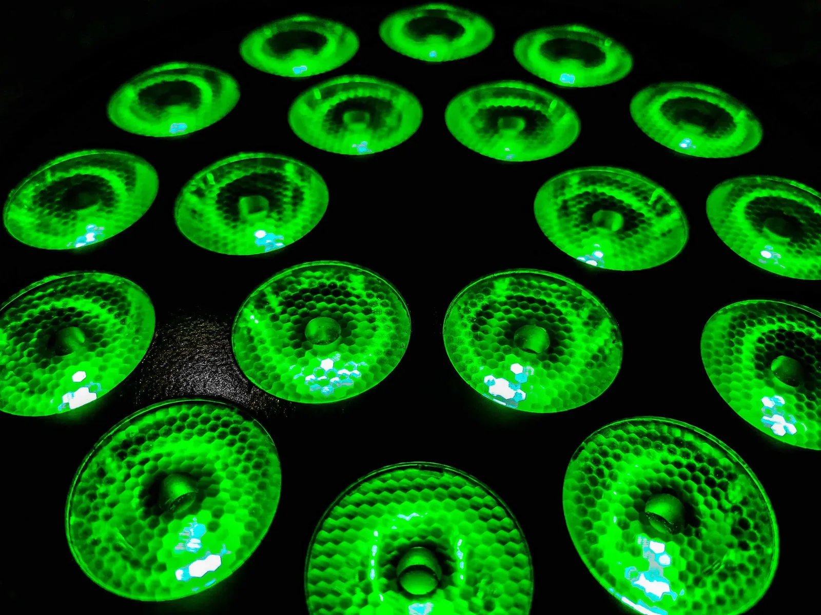 Discos verdes II: fotografía artística de composición de color y textura, serie Color y forma, por Robert Díaz