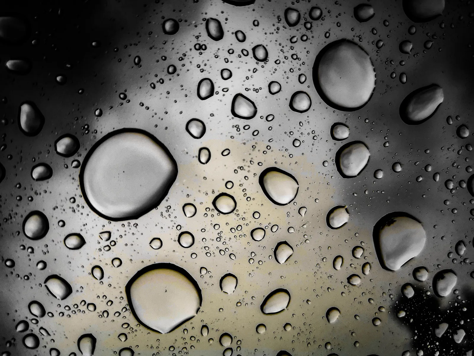 La gota grande: fotografía artística de gotas de agua en primer plano, serie Gotas, por Robert Díaz